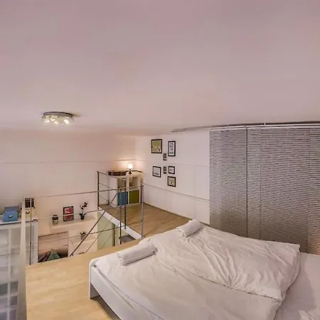 Liberty Bridge Apartment