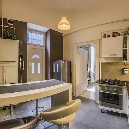 Liberty Bridge Apartment